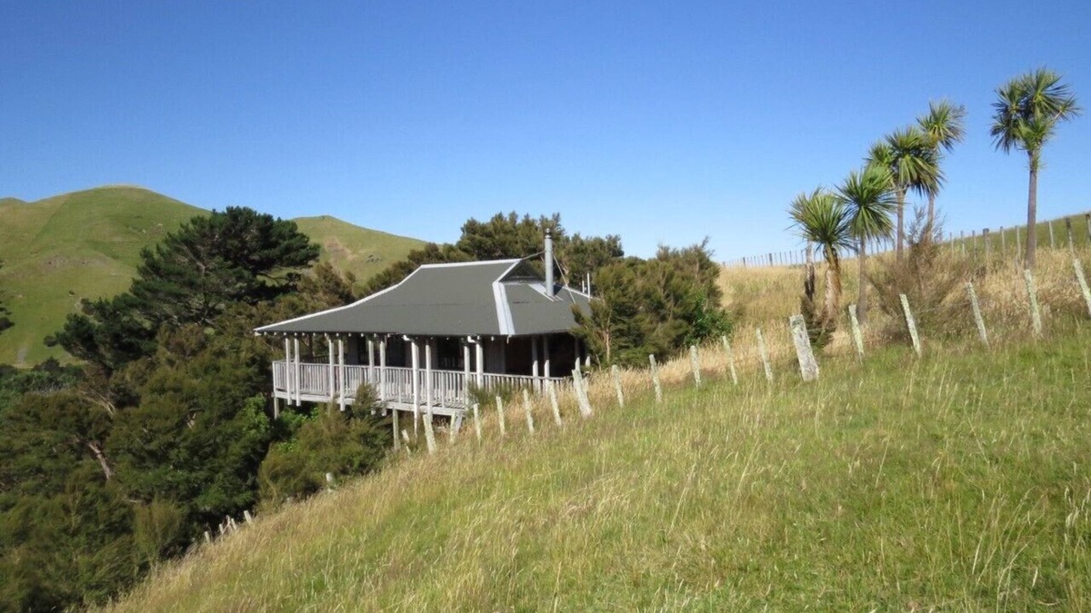 Solway House | Beautiful cottage with mountain views,- unique , private, treetop seclusion.