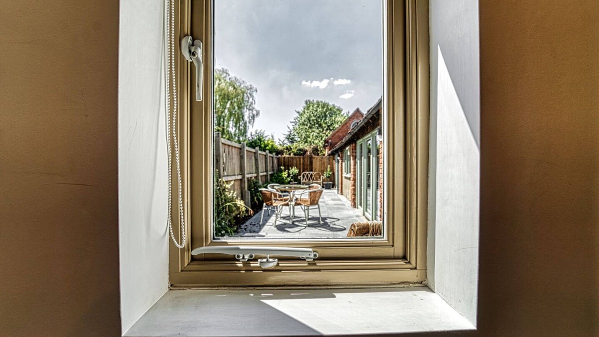 Broughton Hackett Cottage | Beautiful Cottage with Parking