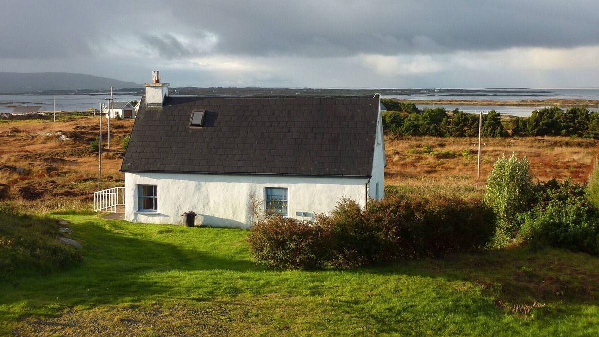 Burtonport House | Beautiful Cottage by the sea