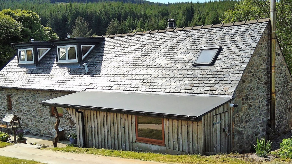 Gigha Cottage | Beautiful cottage well off the beaten track, located in the heart of Kintyre.