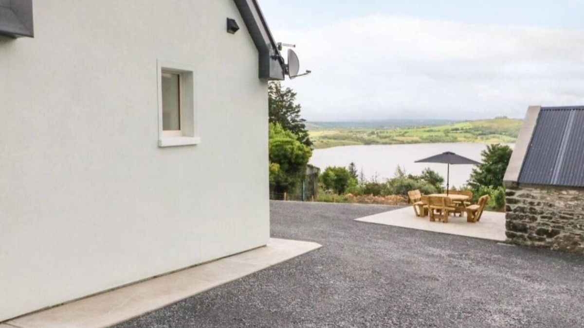 Killarney Cottage | Beautiful cottage in a tranquil location with stunning views, close to Killarney