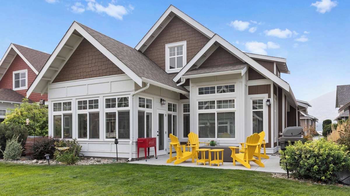 Okanagan-Similkameen Cottage | BEAUTIFUL COTTAGE JUST STEPS FROM THE BEACH nThe cottages on Osoyoos Lake