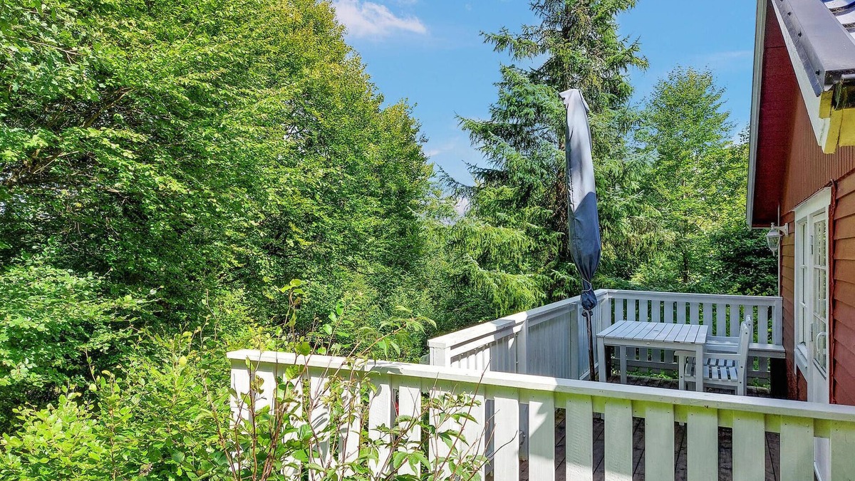 Asljunga House | Beautiful cottage near forest and water.