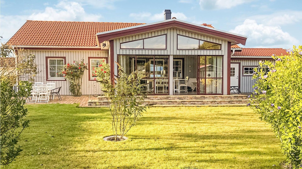 Simrishamn House | Beautiful cottage on child-friendly property in the cozy area Simrislund.