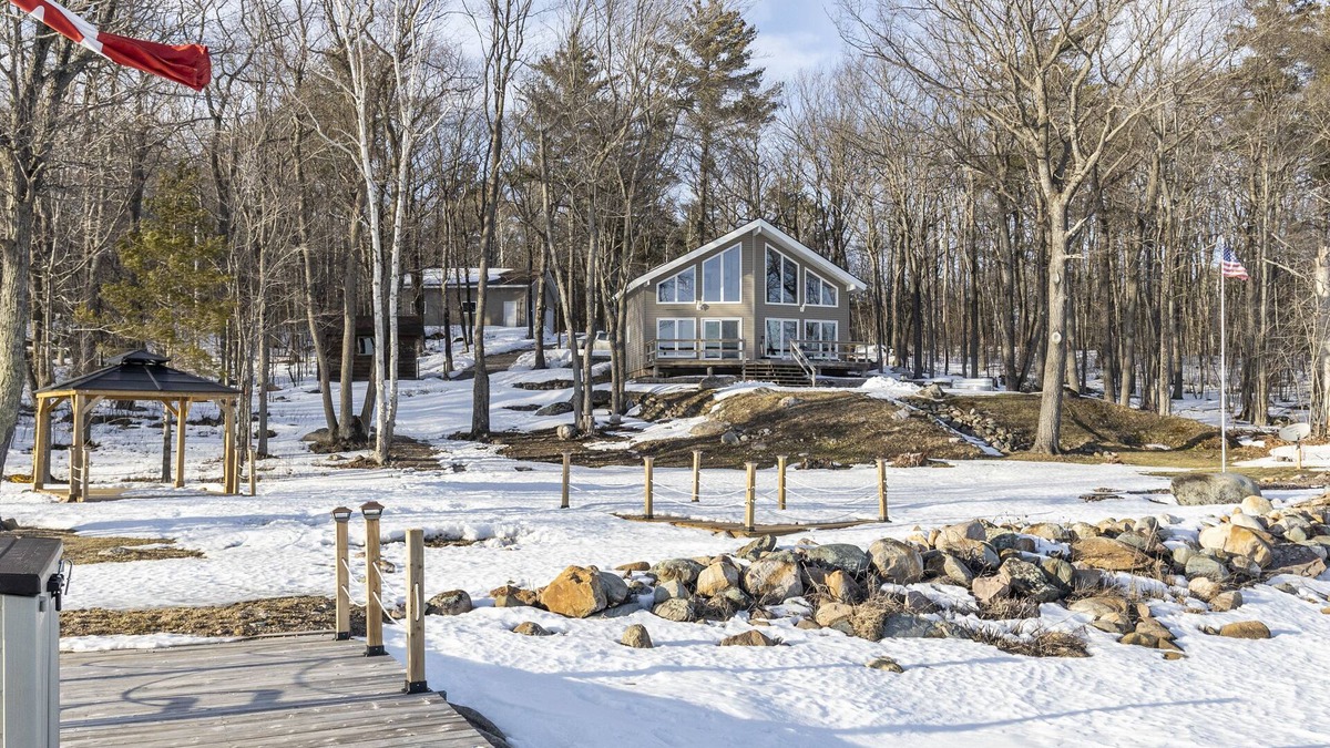 Algoma District Cottage | Beautiful cottage on the lake with brand new sauna, large yard and office space.