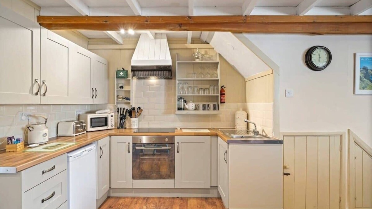 Dunster House | Beautiful Cottage, Parking, Central Dunster