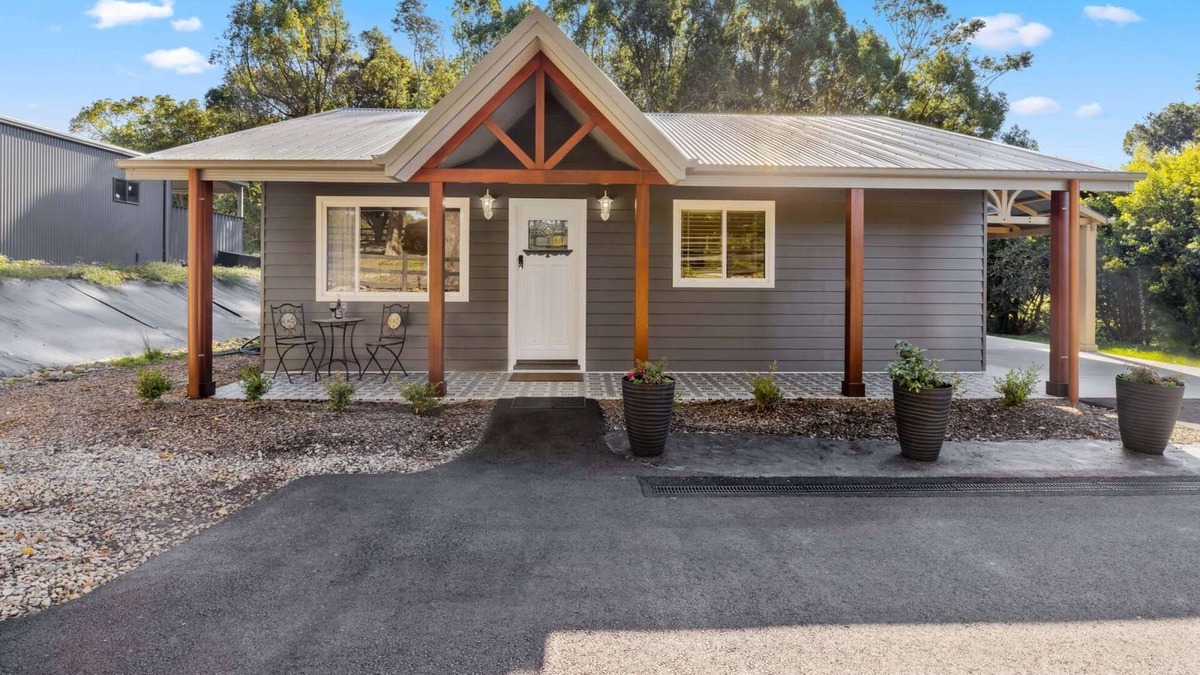 Bonville Cottage | Beautiful Cottage, Running Stream, Romantic, Gold Course Views