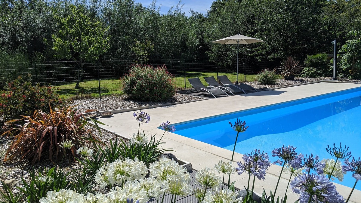 Vesly Cottage | Beautiful Cottage sleeps 6 - with shared pool & tennis 10 mins from beach.