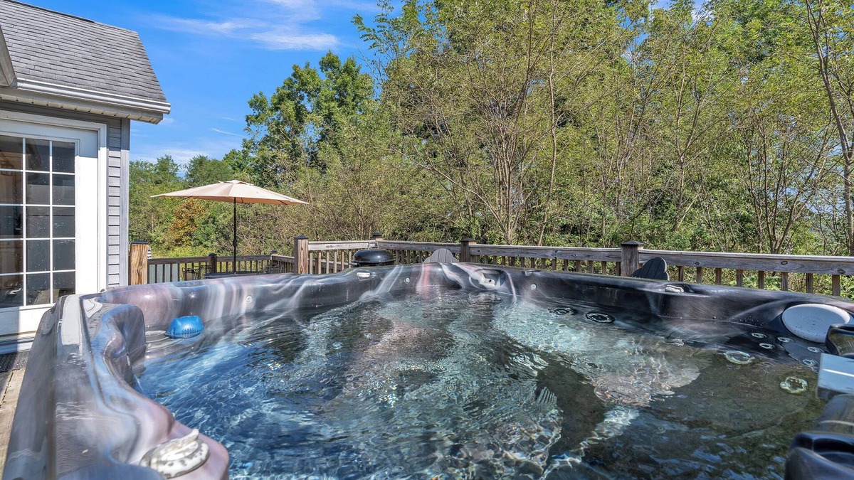 Taylorsville Cottage | Beautiful cottage with a lake view!
