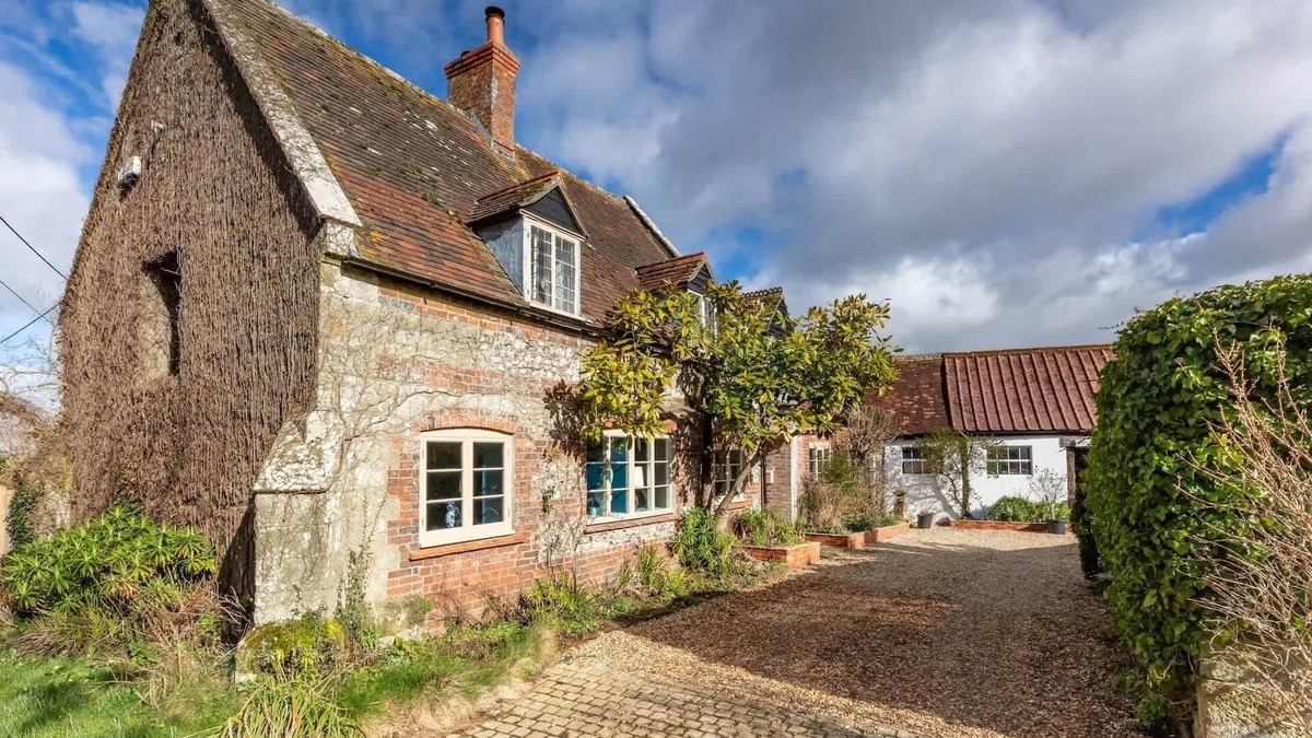 Blandford Forum House | Beautiful Cottage w/Large Garden & Parking