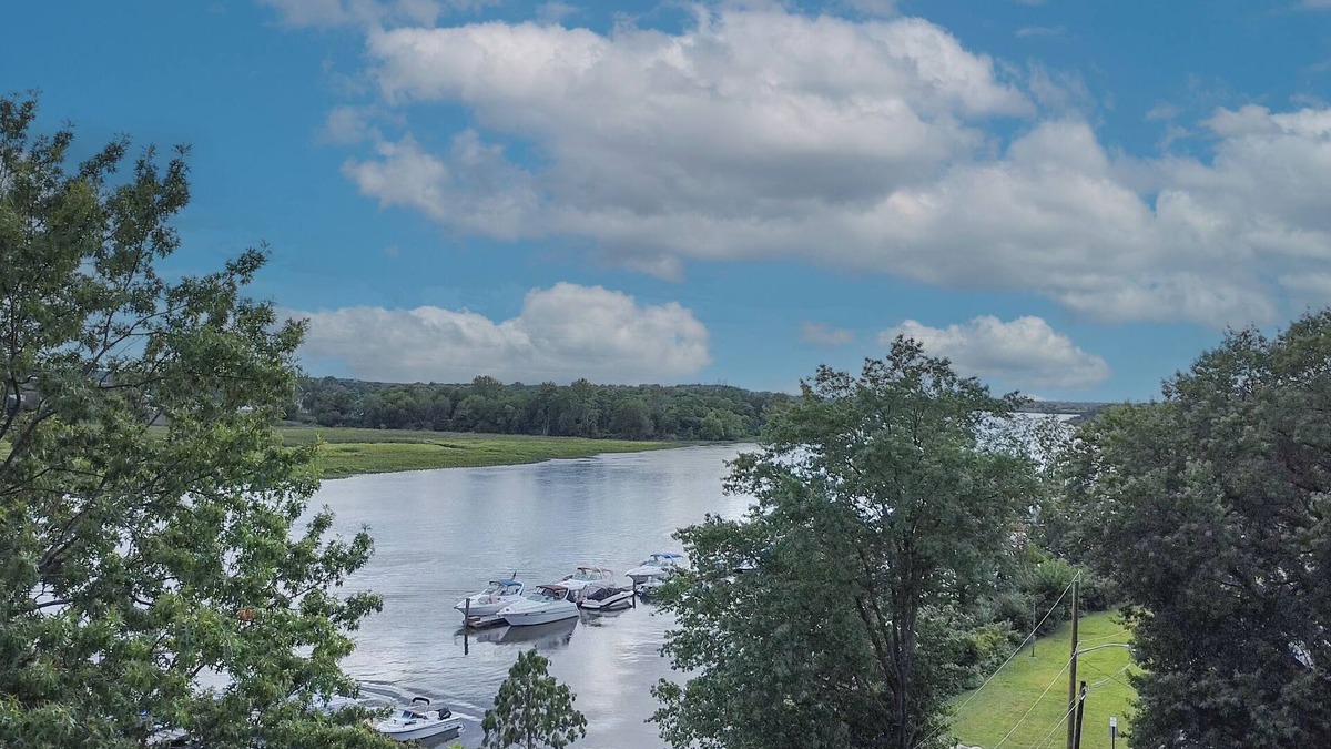 Delanco Cottage | Beautiful Cottage with Water Views - 2 Bedrooms
