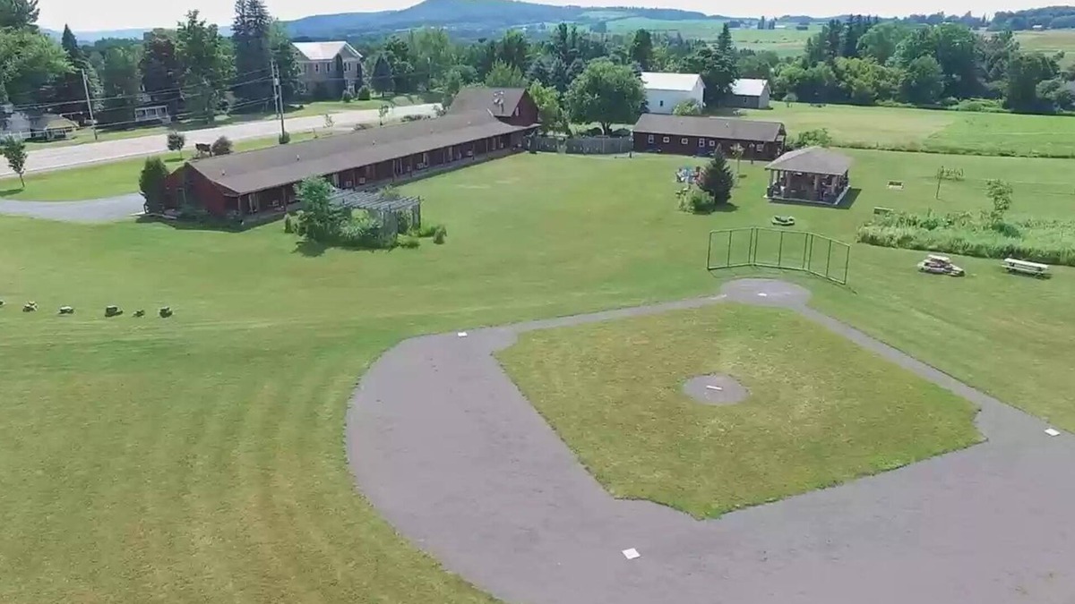 East Springfield Hotel | Beautiful Country Inn - Great for Dreams Park Groups near Cooperstown