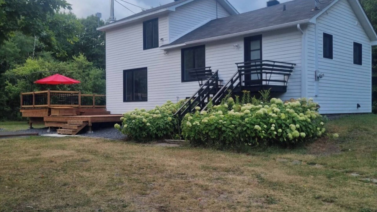 North Glengarry Ski Chalet | Beautiful country house in the woods