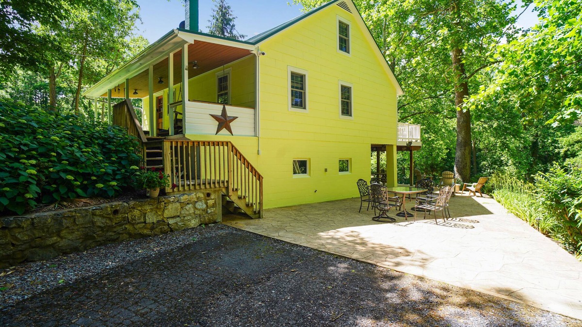 Sharpsburg Cottage | Beautiful Country Cottage w/Hot Tub on C&O Canal Mile Marker 77