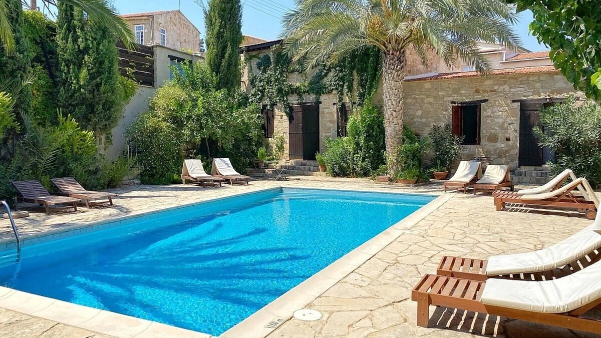 Choirokoitia Villa | Beautiful Country House with A/C, WiFi and Shared Pool in the Historical Village of Choirokoitia