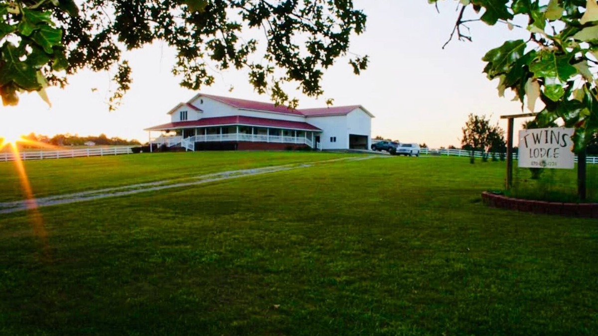 Powhatan Other | Beautiful Country Farmhouse on 2 acres, sleeps 12, Hunting & Fishing Area!