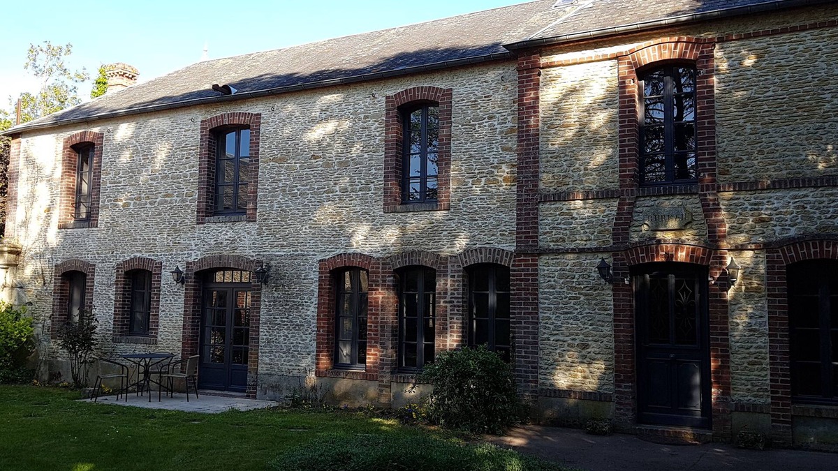 Moult-Chicheboville House | beautiful country house with heated swimming pool, enclosed garden, sea 18 km