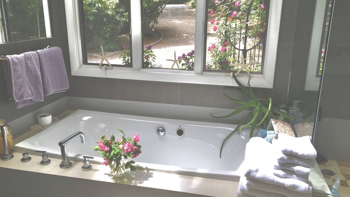 New Seabury House | Beautiful country home near beach in New Seabury on Cape Cod awaits you.