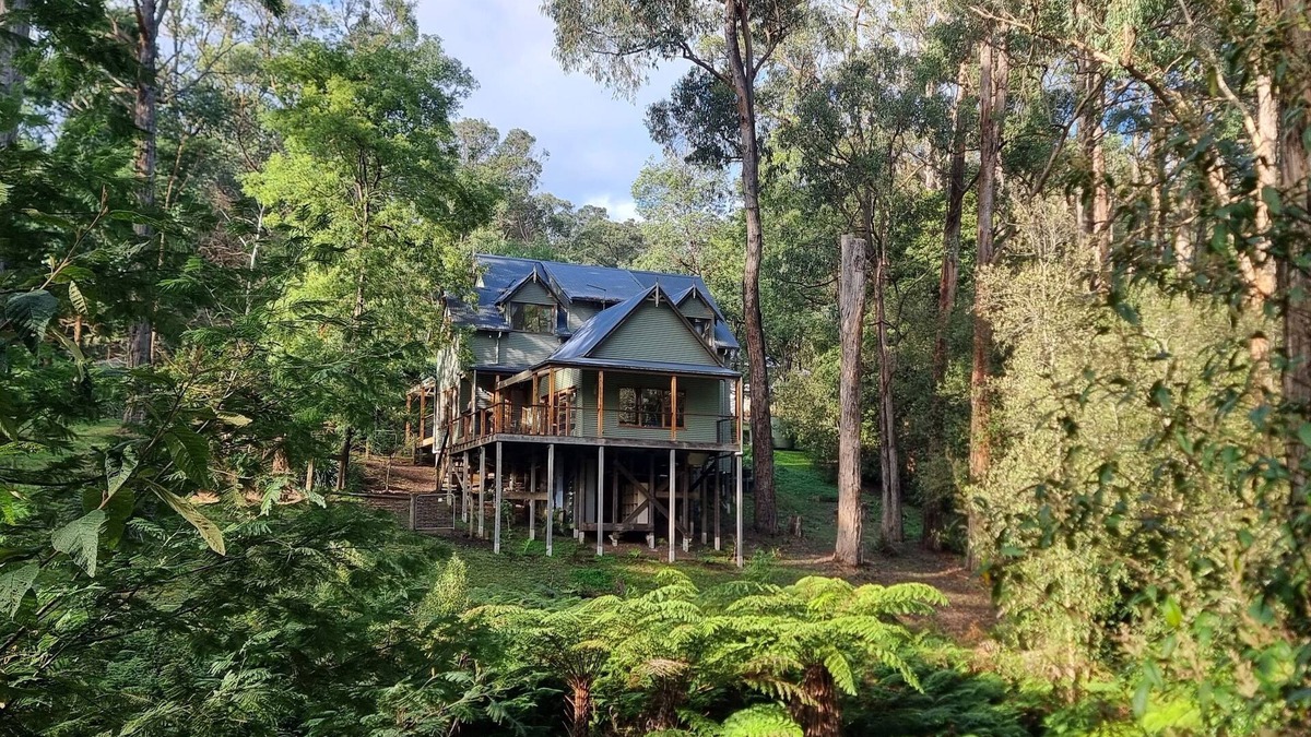 Emerald House | Beautiful country property in native bush less than an hour from Melbourne.