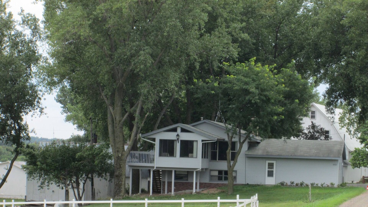 Chaska House | Beautiful country setting! Perfect for small get togethers! Super cozy!