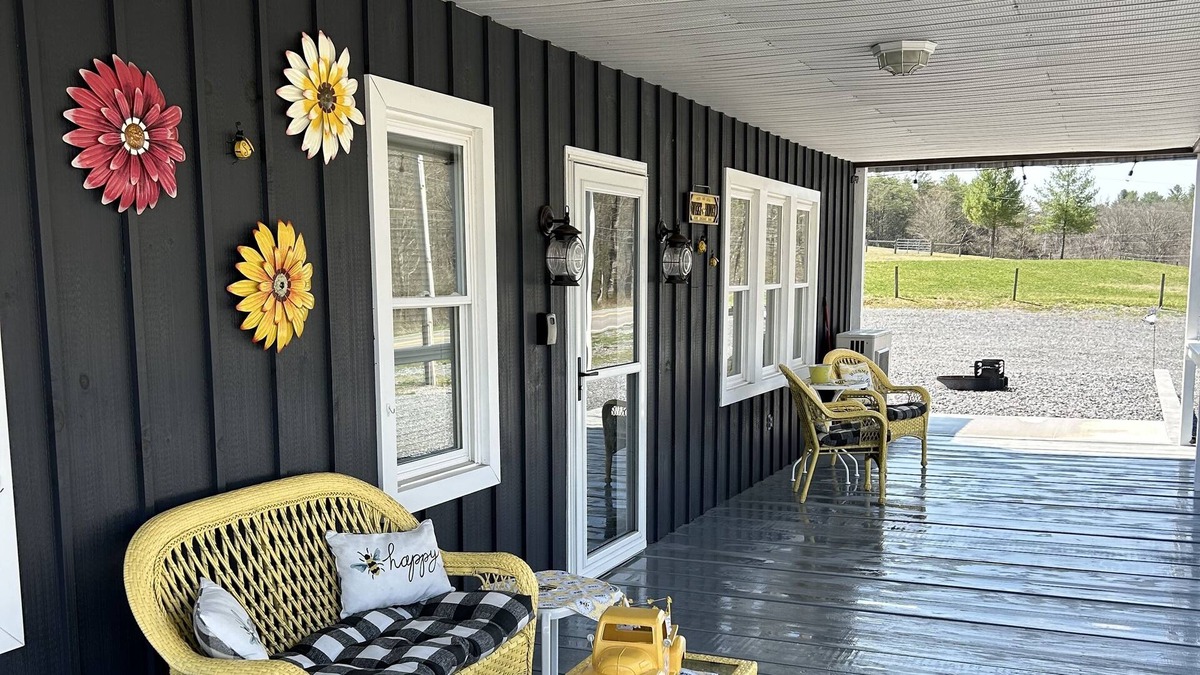Calvin House | Beautiful country surroundings. Surrounded by beautiful mountains.