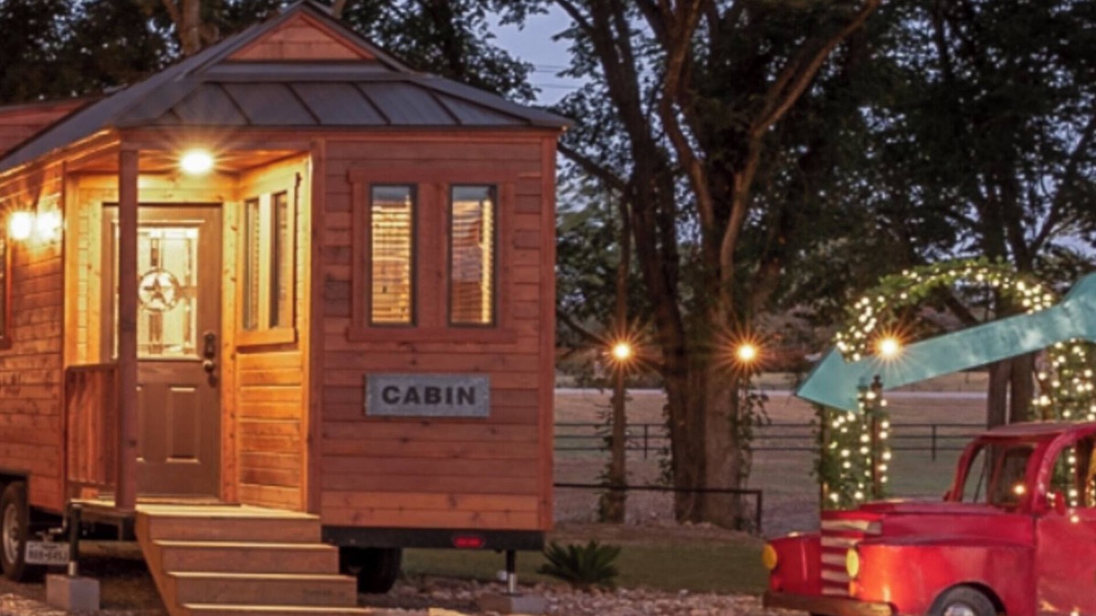 Caldwell House | Beautiful Country-Themed Tiny House 145
