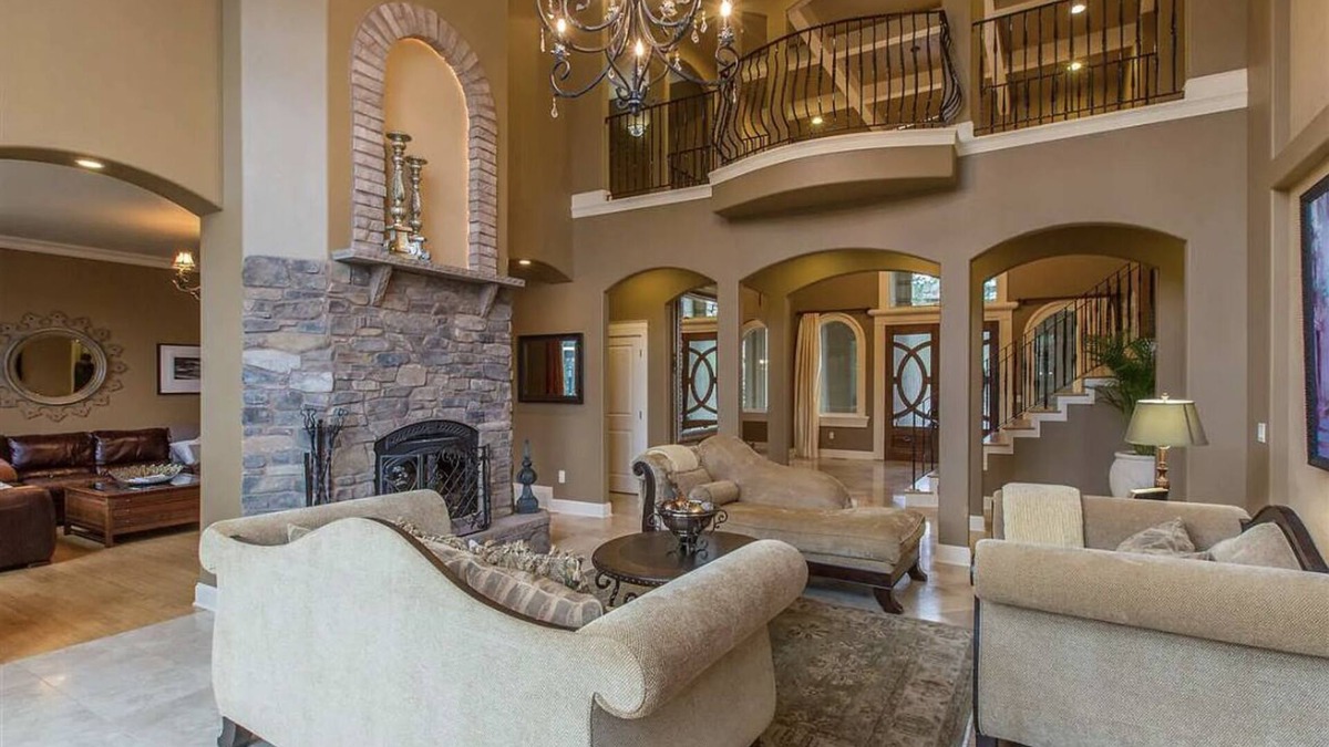 Thorpe Westwood Villa | Beautiful Country Villa on 5 acres, 5 minutes to downtown
