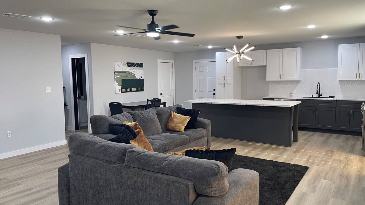Orange House | Beautiful cozy 4 bedroom home