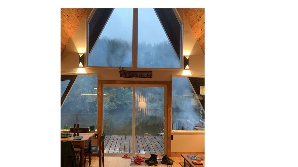 Tidewater Cabin | Beautiful, cozy A-Frame cabin right on the Alsea River!!