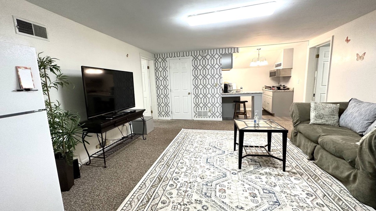 Park Forest Village Apartment | Beautiful cozy apt above commercial office, quiet and super convenient location