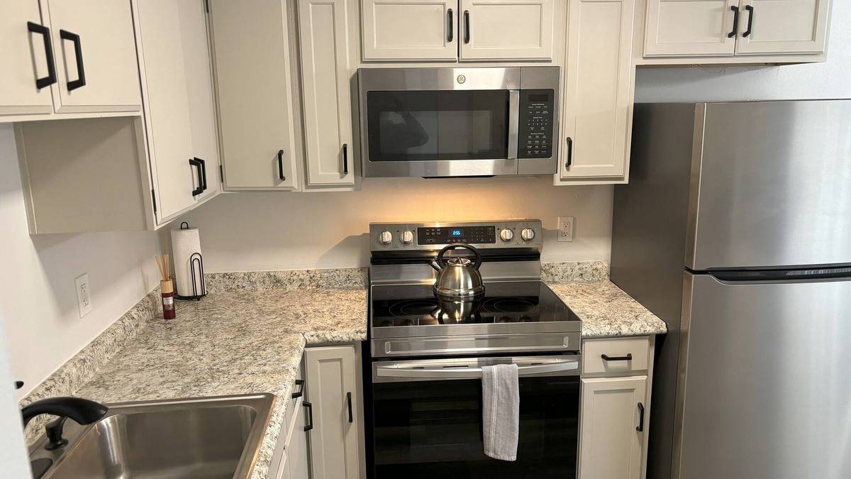 Granite City Apartment | Beautiful Cozy Family Apt Near Park