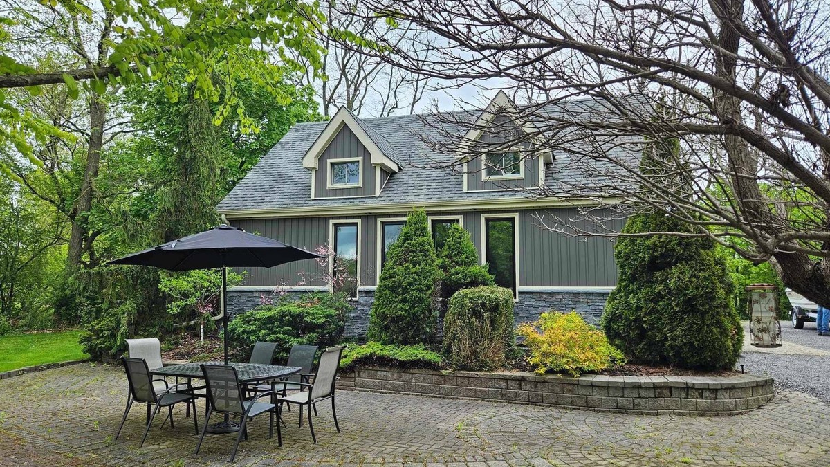 Picton Cottage | Beautiful, Cozy, Garden Cottage in Bloomfield.nPerfect for a Fall getaway!