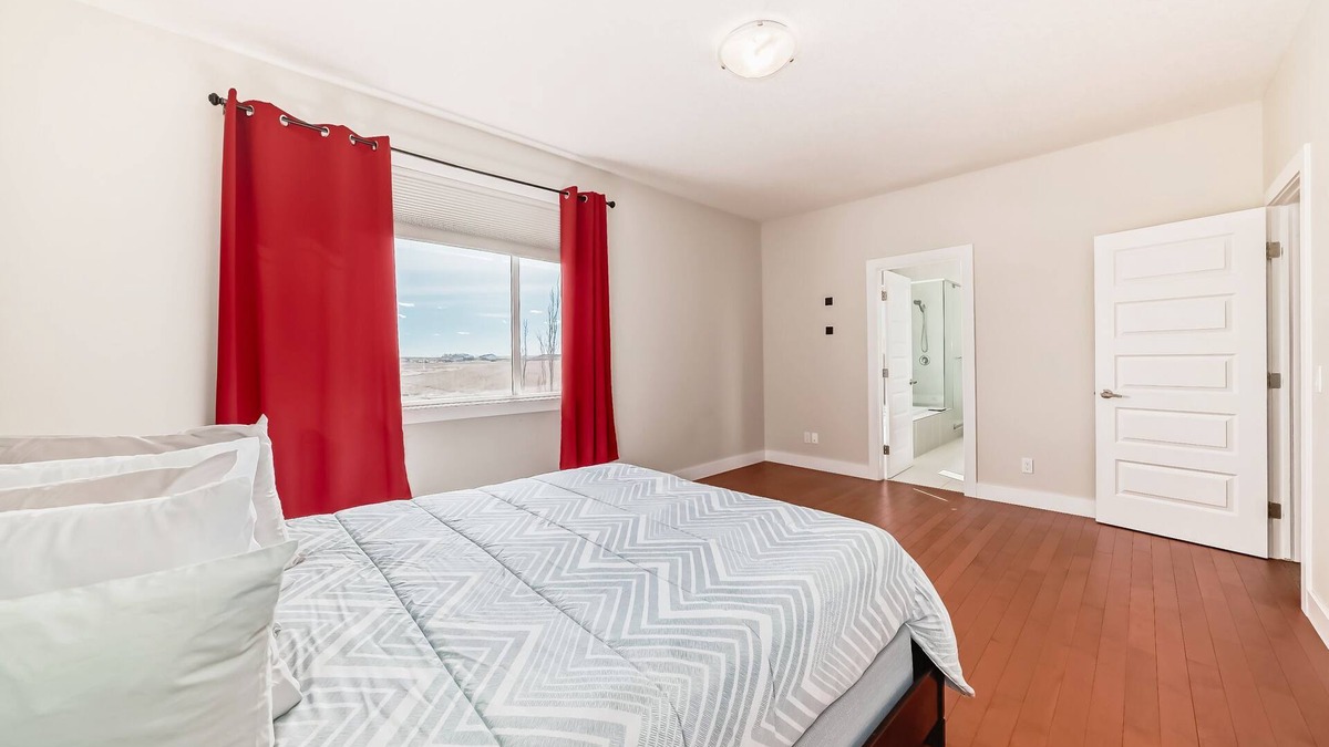 Airdrie House | Beautiful cozy home, Just 20 minutes from Calgary airport