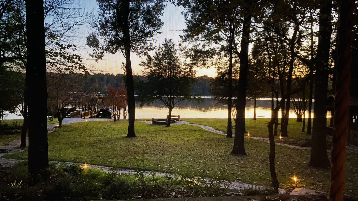 Whispering Hills Cabin | Beautiful, cozy lakehouse w/guesthouse, amazing outdoor living & boathouse!