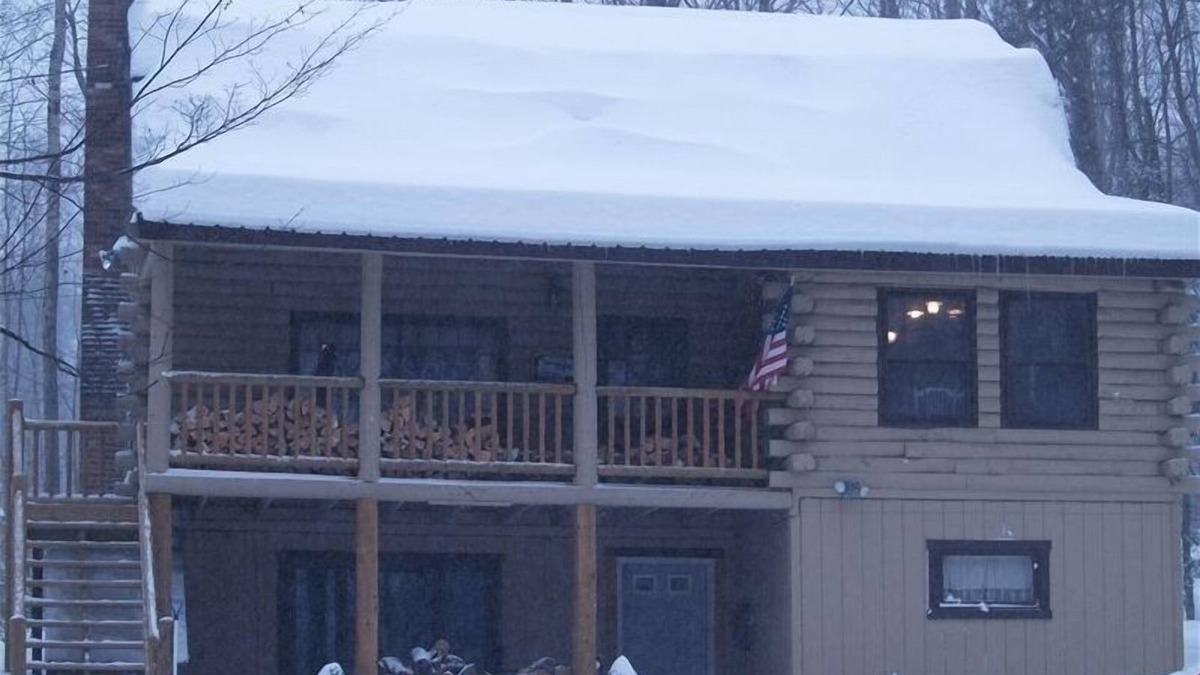 Ludlow Cabin | Beautiful Cozy Log Cabin w/HOT TUB - Right In Mtn Community! Great All Seasons