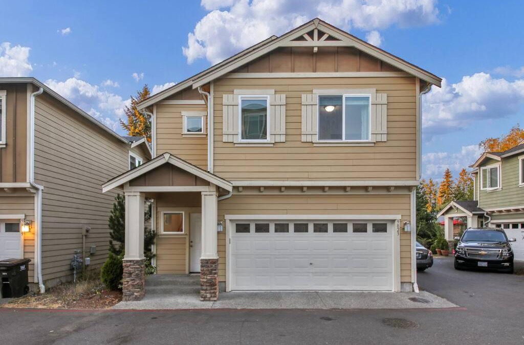 Holly Villa | Beautiful craftsman style 4BDs, 2.5Baths Townhome