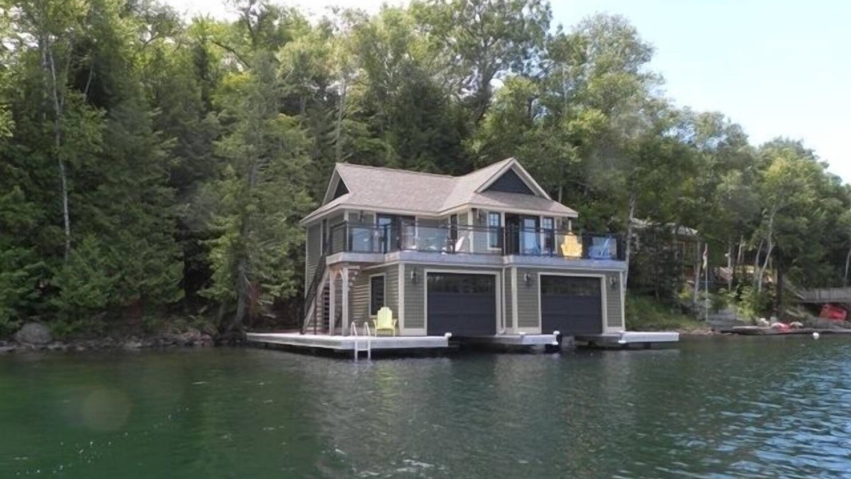 Utterson Cottage | Beautiful Custom Built Muskoka Boathouse!