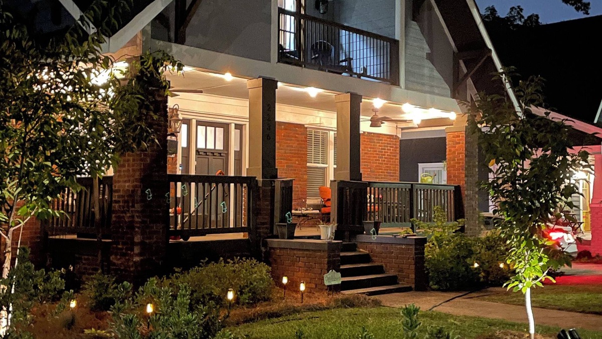 Commonwealth House | Beautiful Custom Renovated Downtown Bungalow!
