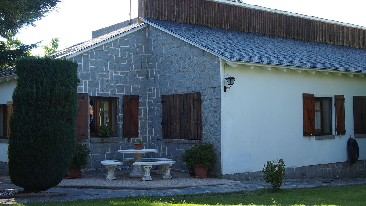 Ortigosa del Monte Cottage | Beautiful detached country house with garden and swimming pool between Segovia and Madrid.