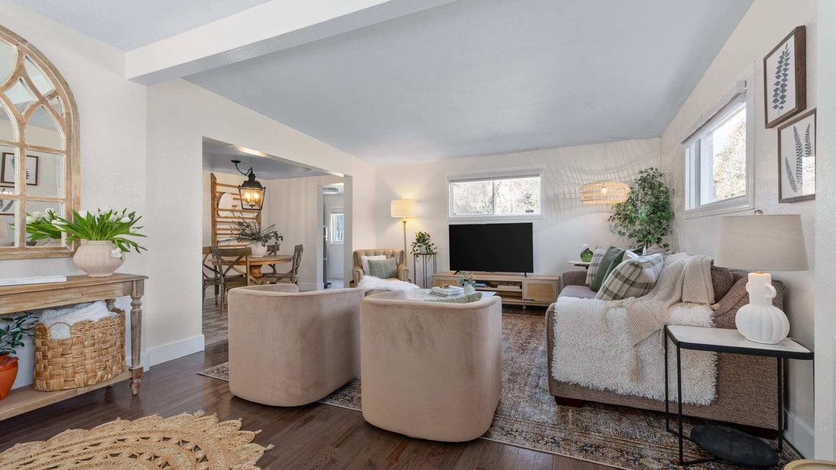 North Spokane House | Beautiful Designer Cottage - 2 Min to Campus