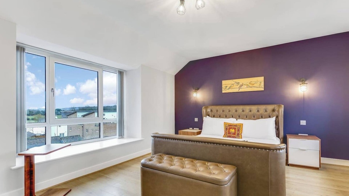 Bletchley House | Beautiful Detached House by The Lakes Free Parking Smart TVs Fast Wifi