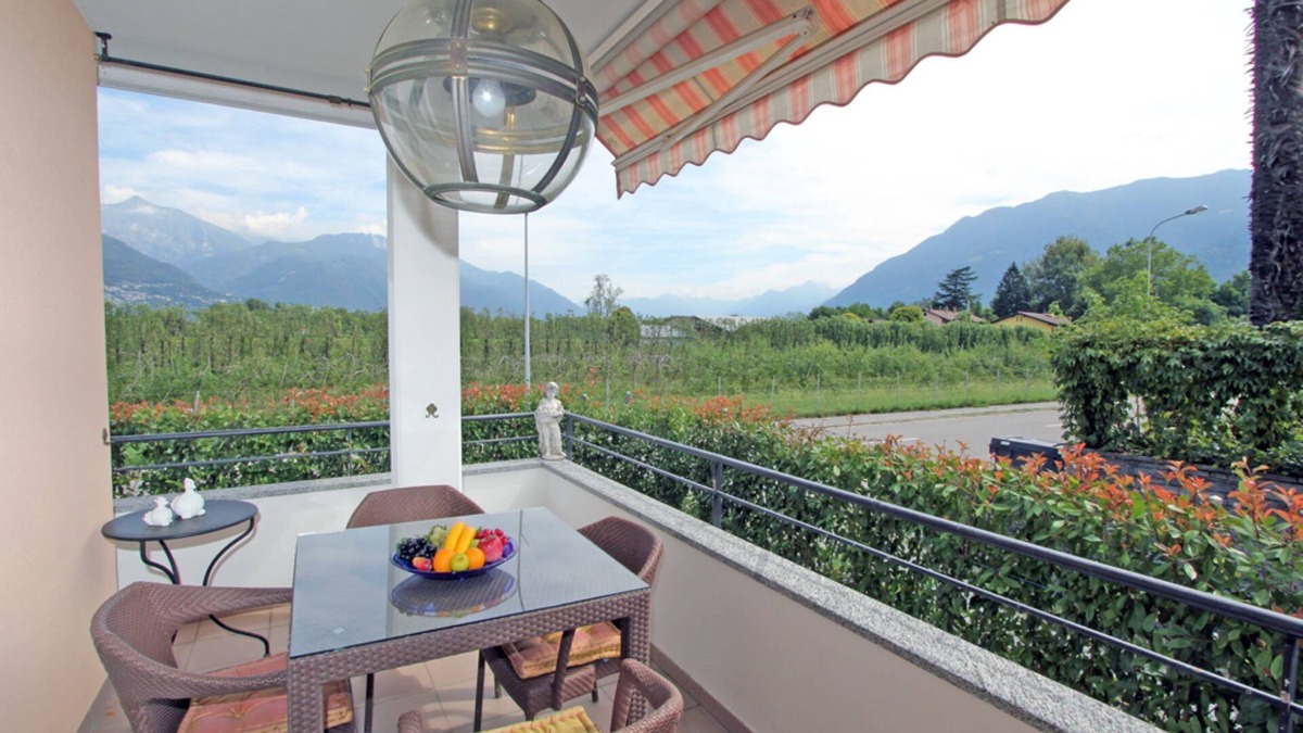Ascona House | Beautiful detached house with lawn on the edge of the village