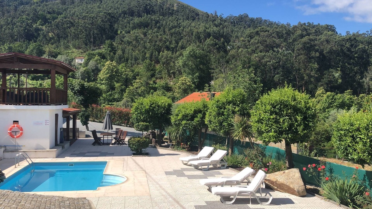 Souto Villa | Beautiful detached villa with private pool, FibreWi-fi, garden, games room & BBQ