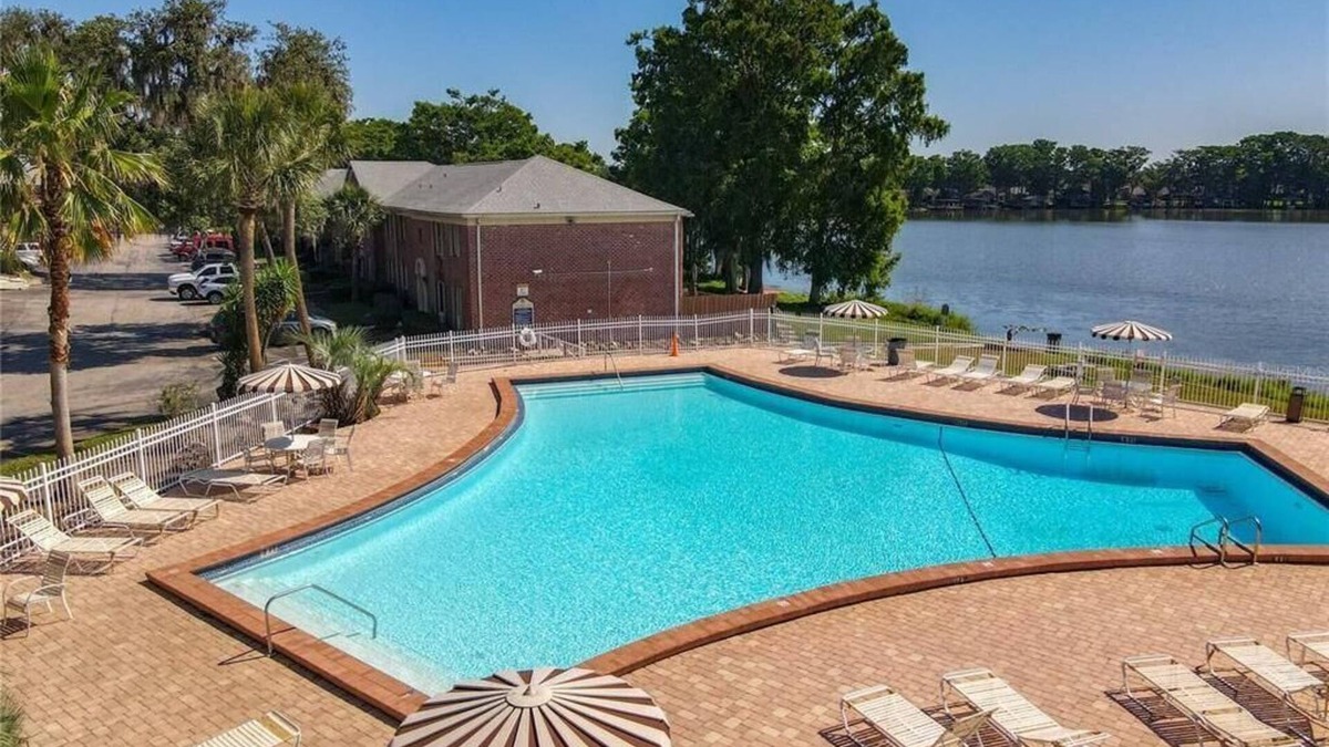 Casselberry House | Beautiful Direct Fish & Ski Lakefront Town home In N. Orlando with Pool & WiFi