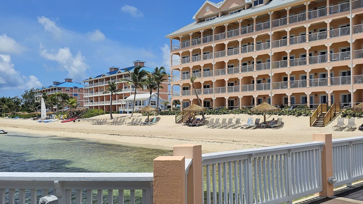 East End Resort | Beautiful, directly on beach, snorkel out your front door