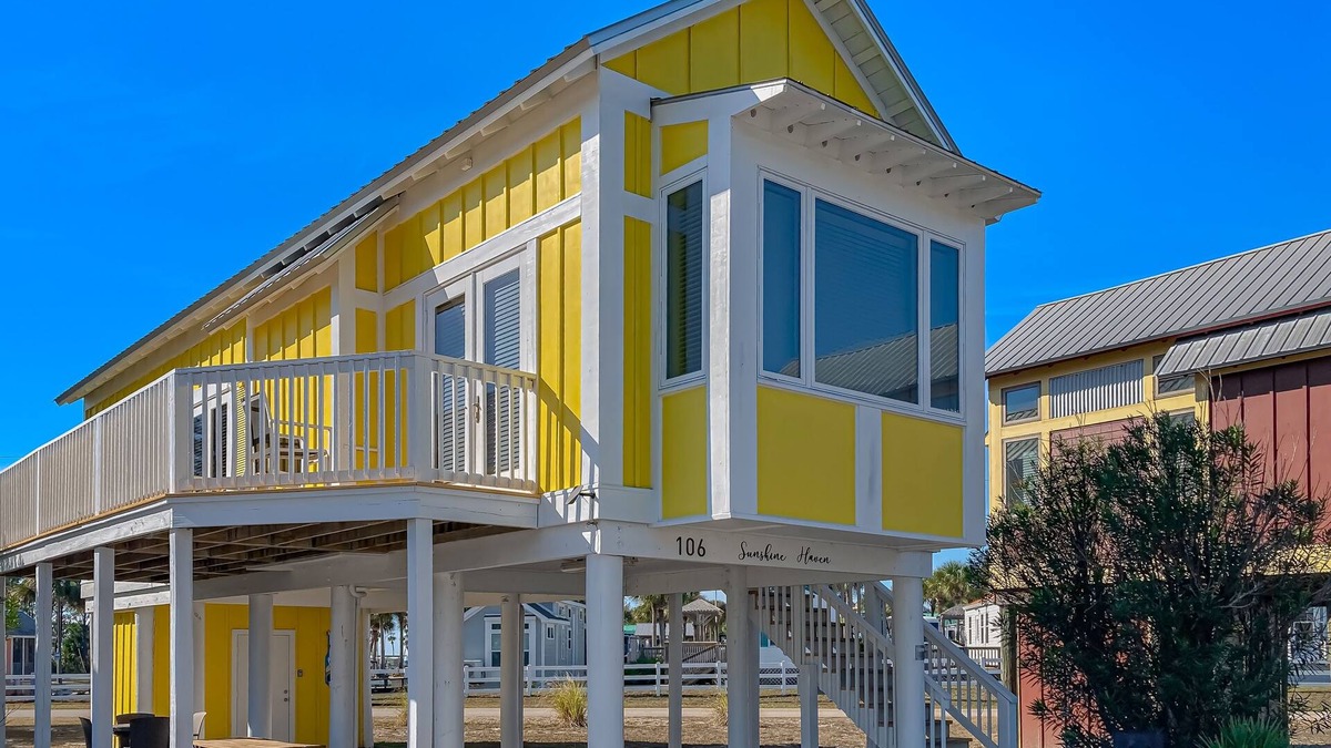 Carrabelle Cottage | Beautiful, dog-friendly cottage with deck & patio - stroll to Carrabelle Beach
