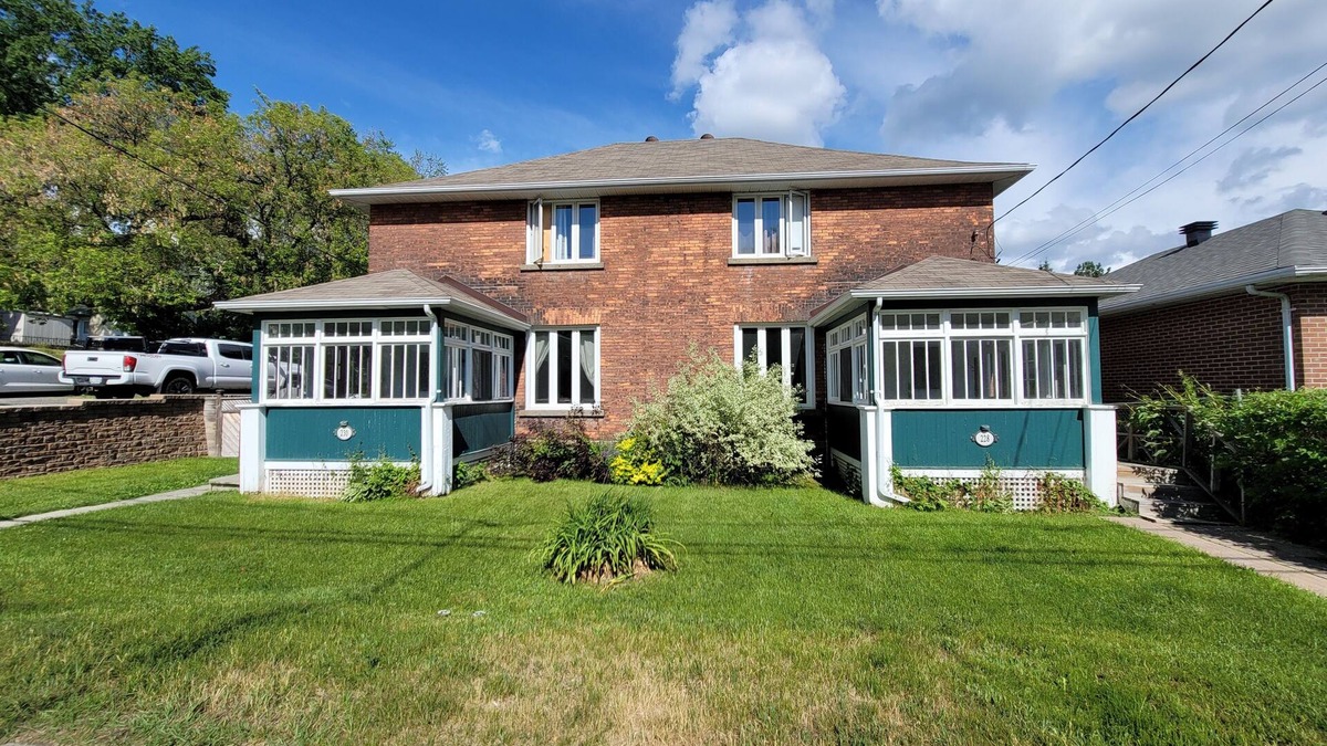 Sudbury House | Beautiful Downtown 3 Bedroom Century Home -A