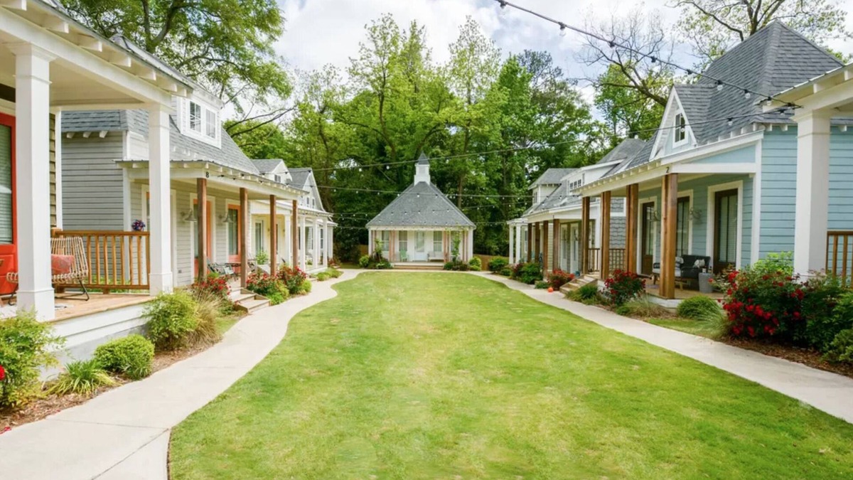 Auburn House | Beautiful Downtown Auburn Cottage In A Quaint Setting!