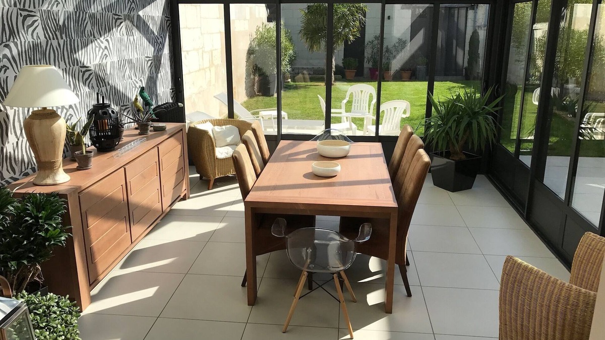 Saumur House | BEAUTIFUL DOWNTOWN SAUMUROISE HOUSE with GARDEN 10 to 12p