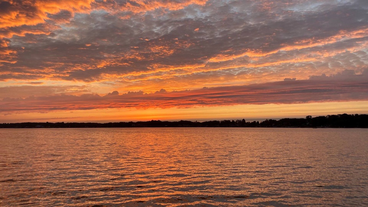 Edwardsburg Cottage | Beautiful Eagle Lake home close to ND perfect for Large families.
